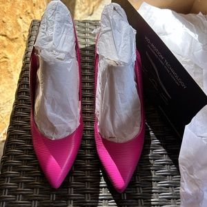 Brand New in Box Vionic Adalena Stargazer Leather Shoes - Size 6.5 - Hot Pink